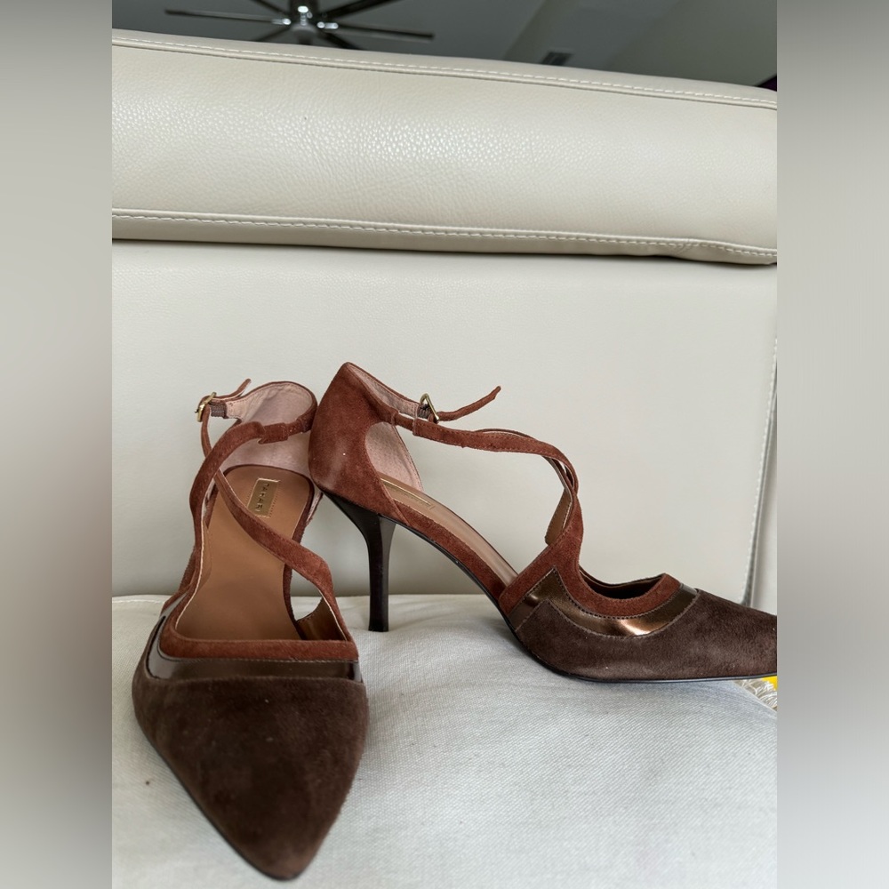 Tahari classy heels size 9. - Picture 2 of 4